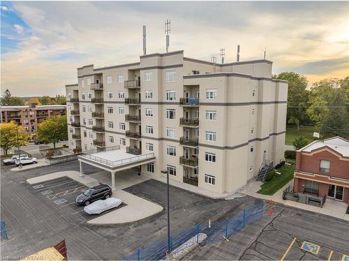 101-80 Bridge Street E, Tillsonburg, ON - Outdoor With Balcony