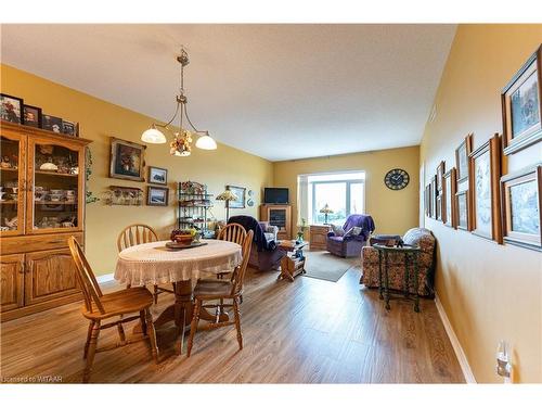 101-80 Bridge Street E, Tillsonburg, ON - Indoor Photo Showing Dining Room