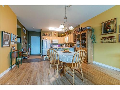 101-80 Bridge Street E, Tillsonburg, ON - Indoor Photo Showing Dining Room