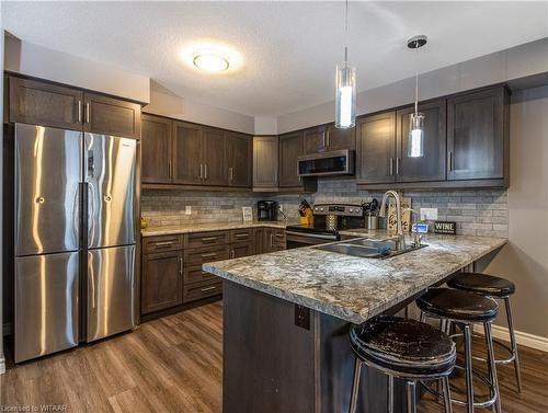 675 Elizabeth Street, Woodstock, ON - Indoor Photo Showing Kitchen With Upgraded Kitchen