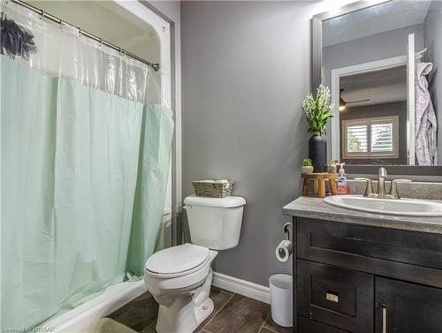 675 Elizabeth Street, Woodstock, ON - Indoor Photo Showing Bathroom