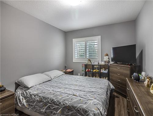 675 Elizabeth Street, Woodstock, ON - Indoor Photo Showing Bedroom