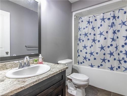 675 Elizabeth Street, Woodstock, ON - Indoor Photo Showing Bathroom