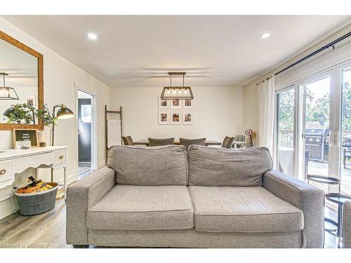 205 Belgrave Street, Woodstock, ON - Indoor Photo Showing Living Room