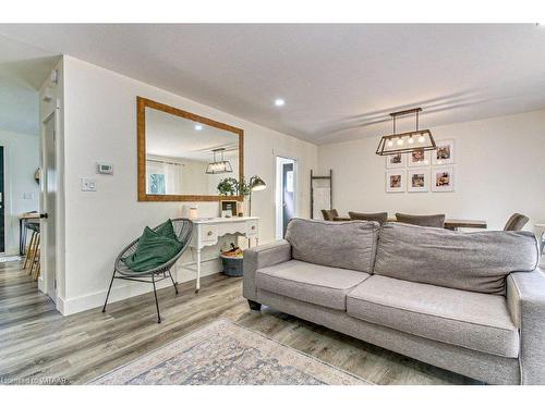 205 Belgrave Street, Woodstock, ON - Indoor Photo Showing Living Room