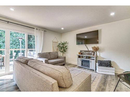 205 Belgrave Street, Woodstock, ON - Indoor Photo Showing Living Room