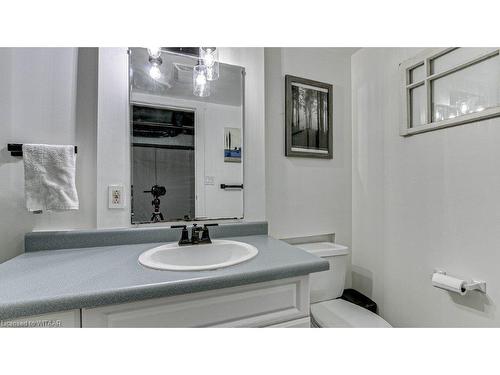 205 Belgrave Street, Woodstock, ON - Indoor Photo Showing Bathroom