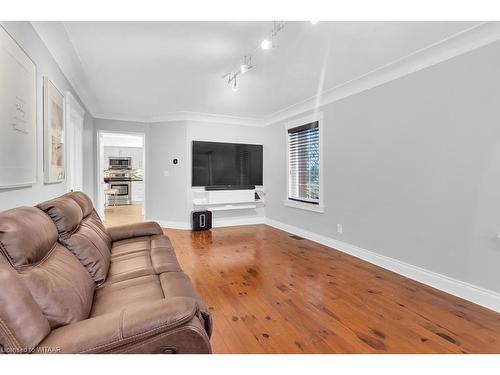 325602 Norwich Road, Norwich, ON - Indoor Photo Showing Living Room