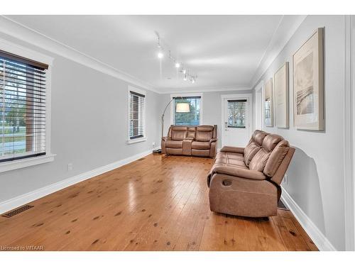 325602 Norwich Road, Norwich, ON - Indoor Photo Showing Living Room