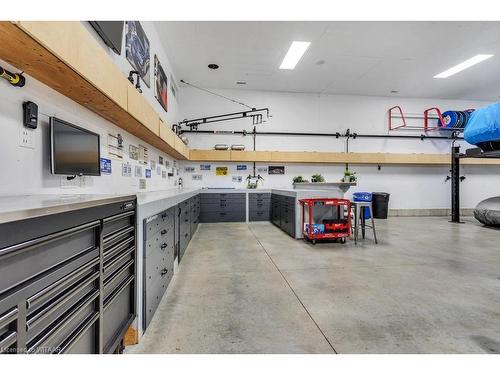 325602 Norwich Road, Norwich, ON - Indoor Photo Showing Garage