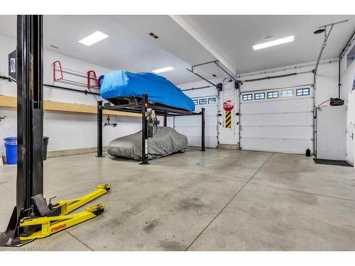 325602 Norwich Road, Norwich, ON - Indoor Photo Showing Garage