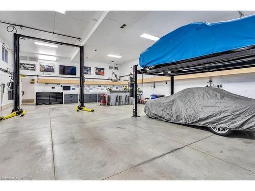 325602 Norwich Road, Norwich, ON - Indoor Photo Showing Garage