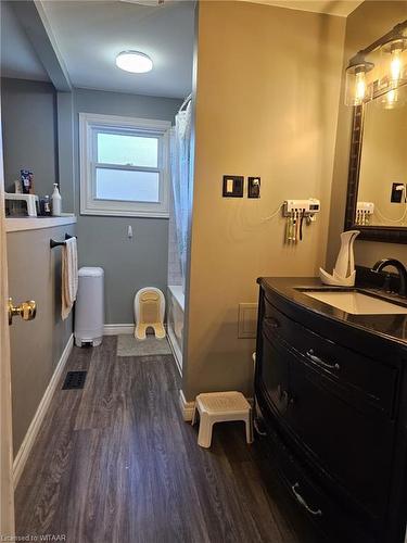 833 Pavey Street, Woodstock, ON - Indoor Photo Showing Bathroom