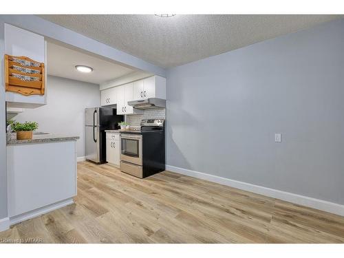 31-280 Thaler Avenue, Kitchener, ON - Indoor Photo Showing Kitchen