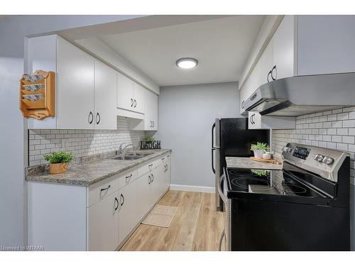 31-280 Thaler Avenue, Kitchener, ON - Indoor Photo Showing Kitchen With Double Sink