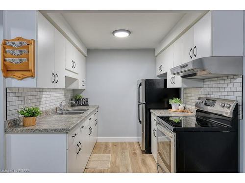 31-280 Thaler Avenue, Kitchener, ON - Indoor Photo Showing Kitchen With Double Sink