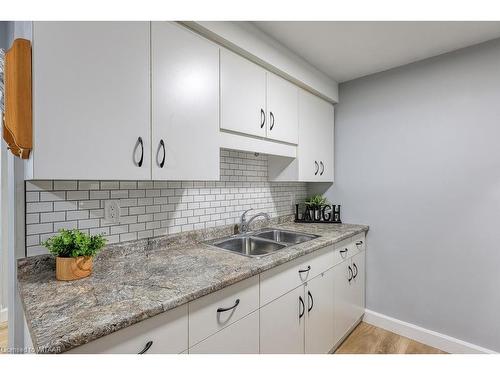 31-280 Thaler Avenue, Kitchener, ON - Indoor Photo Showing Kitchen With Double Sink