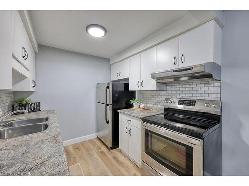 31-280 Thaler Avenue, Kitchener, ON - Indoor Photo Showing Kitchen With Double Sink