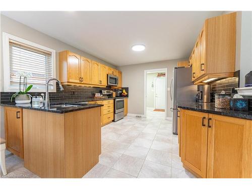 90 Weston Drive, Tillsonburg, ON - Indoor Photo Showing Kitchen