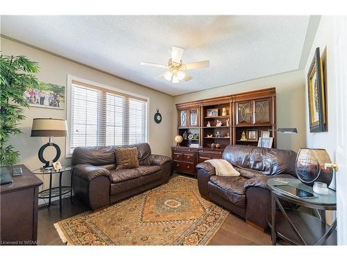 90 Weston Drive, Tillsonburg, ON - Indoor Photo Showing Living Room