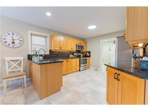 90 Weston Drive, Tillsonburg, ON - Indoor Photo Showing Kitchen