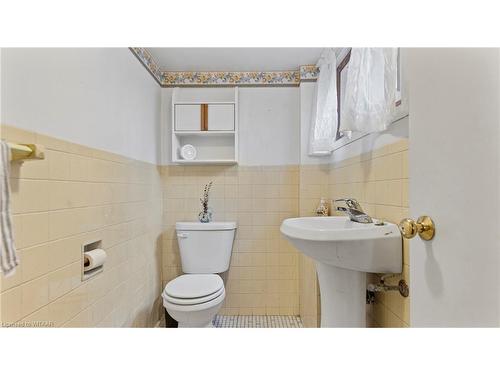 596 Grant Street, Woodstock, ON - Indoor Photo Showing Bathroom