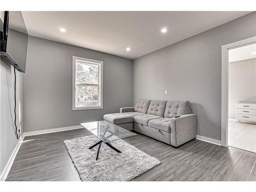 37 Strachan Street, Port Burwell, ON - Indoor Photo Showing Living Room