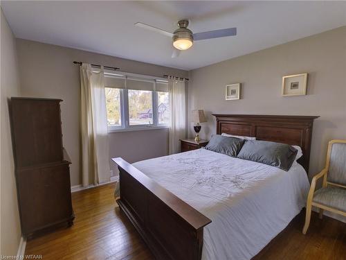 90 Earlscourt Crescent, Woodstock, ON - Indoor Photo Showing Bedroom