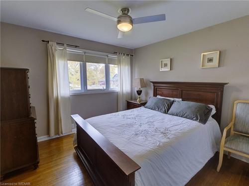 90 Earlscourt Crescent, Woodstock, ON - Indoor Photo Showing Bedroom