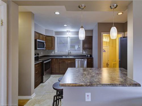 90 Earlscourt Crescent, Woodstock, ON - Indoor Photo Showing Kitchen