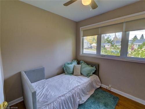 90 Earlscourt Crescent, Woodstock, ON - Indoor Photo Showing Bedroom