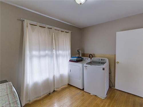 90 Earlscourt Crescent, Woodstock, ON - Indoor Photo Showing Laundry Room