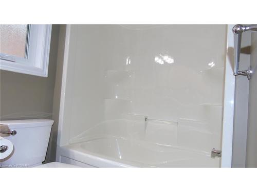 135 Weston Drive, Tillsonburg, ON - Indoor Photo Showing Bathroom