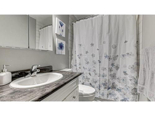 3-372 Springbank Avenue, Woodstock, ON - Indoor Photo Showing Bathroom