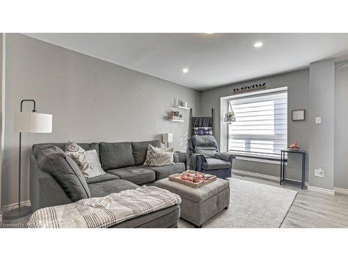 3-372 Springbank Avenue, Woodstock, ON - Indoor Photo Showing Living Room