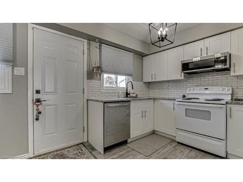 3-372 Springbank Avenue, Woodstock, ON - Indoor Photo Showing Kitchen