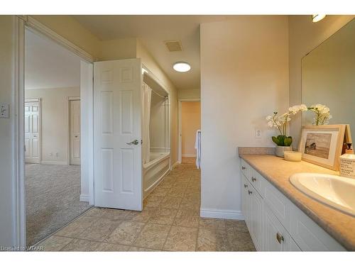 21 Oriole Crescent, Woodstock, ON - Indoor Photo Showing Bathroom