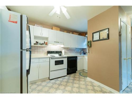 8-19 Wren Court, Tillsonburg, ON - Indoor Photo Showing Kitchen