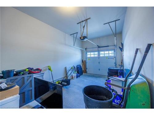 22 Cortland Terrace, St. Thomas, ON - Indoor Photo Showing Garage