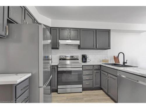 7 Primrose Drive, Tillsonburg, ON - Indoor Photo Showing Kitchen With Double Sink With Upgraded Kitchen