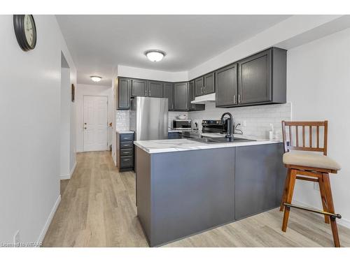 7 Primrose Drive, Tillsonburg, ON - Indoor Photo Showing Kitchen