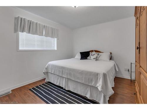 7 Primrose Drive, Tillsonburg, ON - Indoor Photo Showing Bedroom