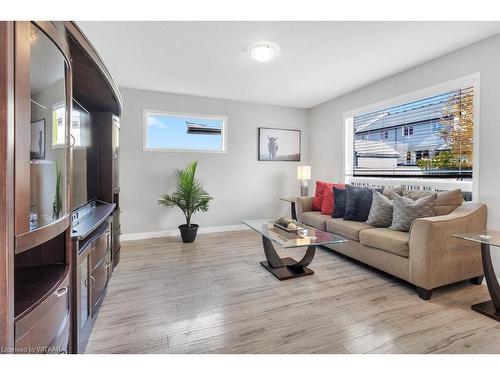 24 Woodhatch Crescent, Ingersoll, ON - Indoor Photo Showing Living Room