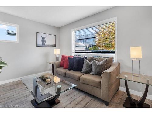 24 Woodhatch Crescent, Ingersoll, ON - Indoor Photo Showing Living Room