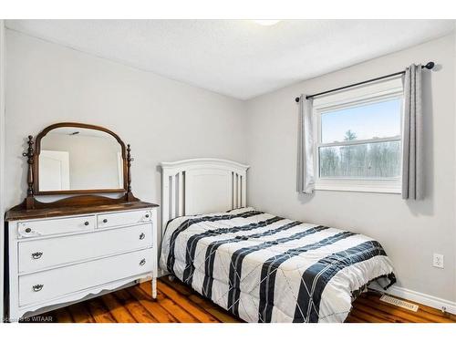 912 Mcdowell Road E, Norfolk County, ON - Indoor Photo Showing Bedroom