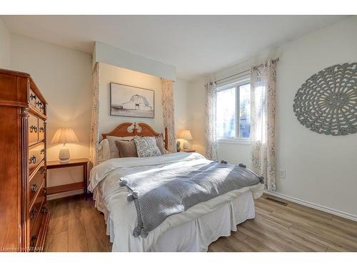 994 Alice Street, Woodstock, ON - Indoor Photo Showing Bedroom