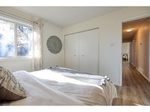 994 Alice Street, Woodstock, ON - Indoor Photo Showing Bedroom