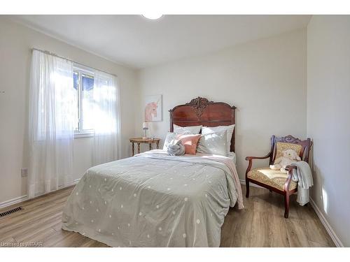 994 Alice Street, Woodstock, ON - Indoor Photo Showing Bedroom