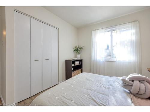 994 Alice Street, Woodstock, ON - Indoor Photo Showing Bedroom