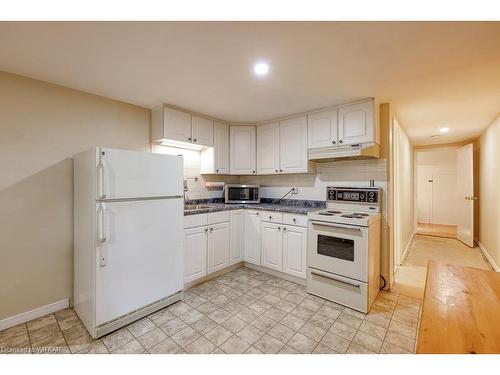 994 Alice Street, Woodstock, ON - Indoor Photo Showing Kitchen